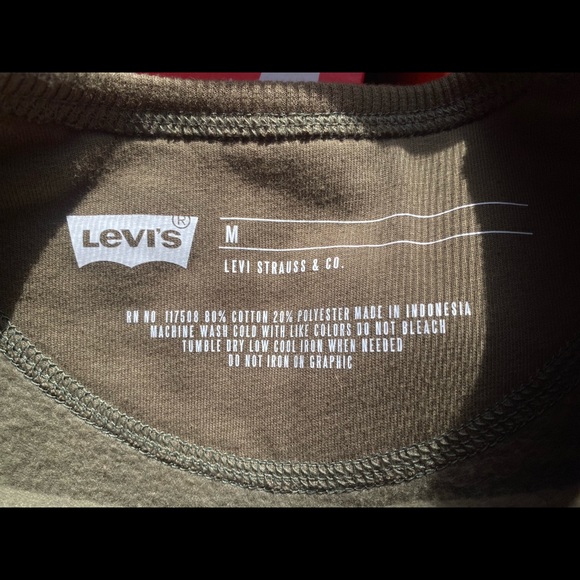 Olive green and gold Levi’s Sweatshirt🔥 - Picture 3 of 3